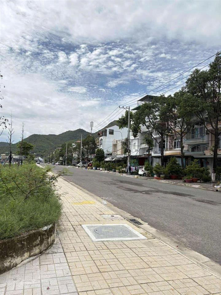 Bán nhà mặt tiền biển đường nguyễn văn linh