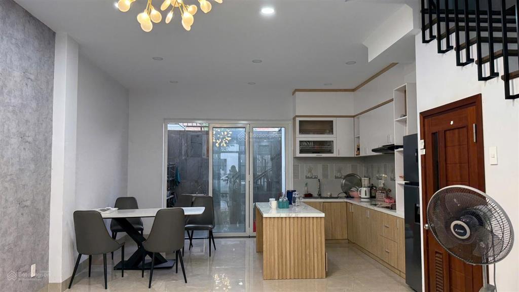 Nhà đẹp 3 tầng khu đô thị vcn phước long đối diện công viên đường thông đến sông