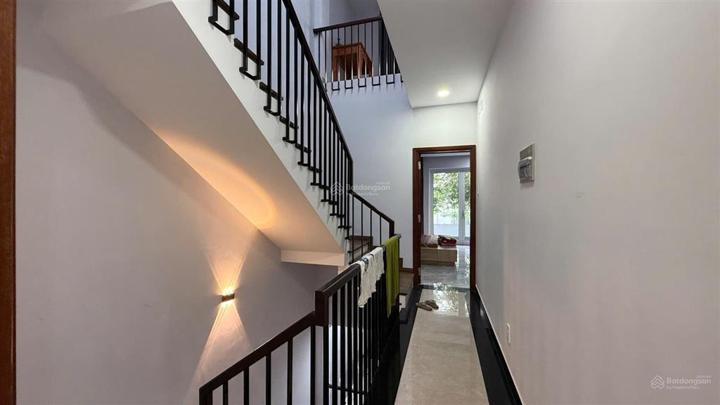 Nhà đẹp 3 tầng khu đô thị vcn phước long đối diện công viên đường thông đến sông