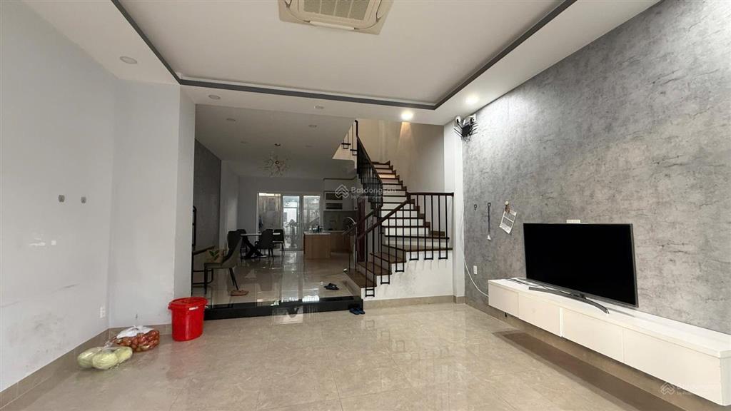 Nhà đẹp 3 tầng khu đô thị vcn phước long đối diện công viên đường thông đến sông