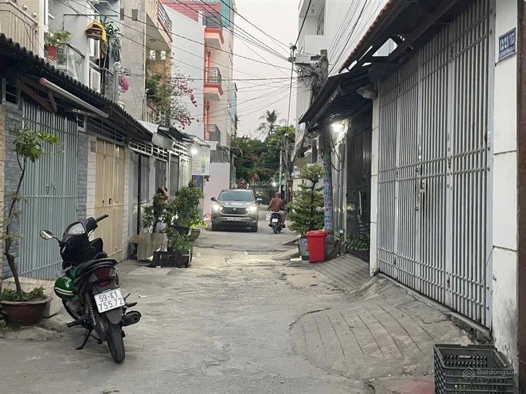 Đất ngay chung cư thạnh lộc đường xe hơi. thông 1 sẹc ngắn ra tl16 diện tích 4m x 14m