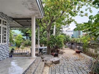 Nhà vườn cần bán dt 700m2 có 400m thổ cư. có nhà vườn sẳn, vị trí một sẹc 1trục thông xe hơi