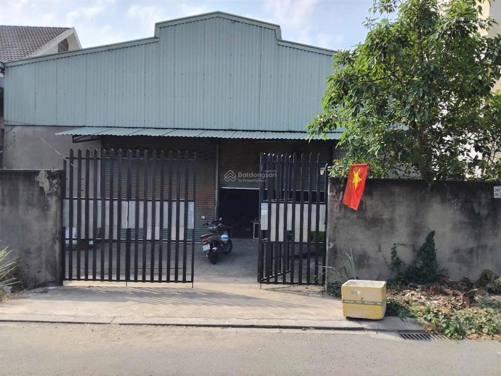 Bán xưởng diện tích sd 740m2 (đường thạnh lộc 41 ngay cầu năm bậu  điện 3 pha đầy đủ tiện ích