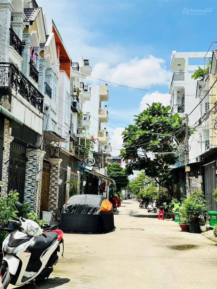 Nhà tx22 hẻm 122
diện tích 4 x15
nhà 1 trệt 3 lầu 4pn 5wc sân thượng trước sau tặng toàn bộ nội