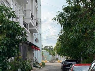 Bán nhà 1 trệt 3 lầu đường tl19 p. thạnh lộc q12,
gần ngã tư ga, chợ cầu đồng, bách hóa xanh