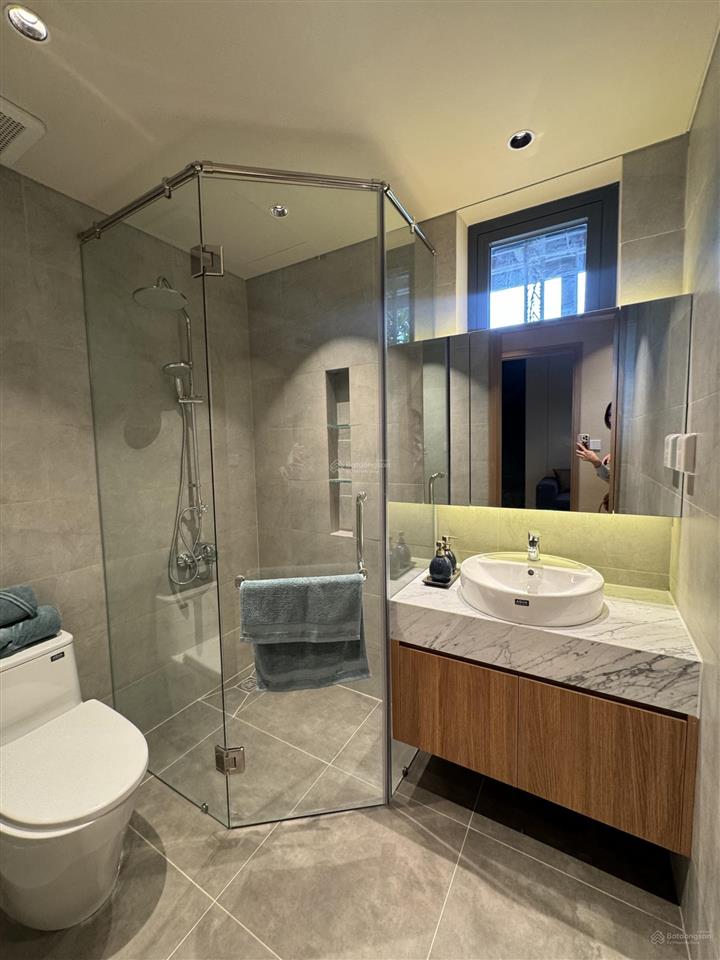 Em vân anh có hàng suất nội bộ cđt giá chỉ 2tỷ45/căn 2pn tầng cao view đẹp.  0799 587 ***