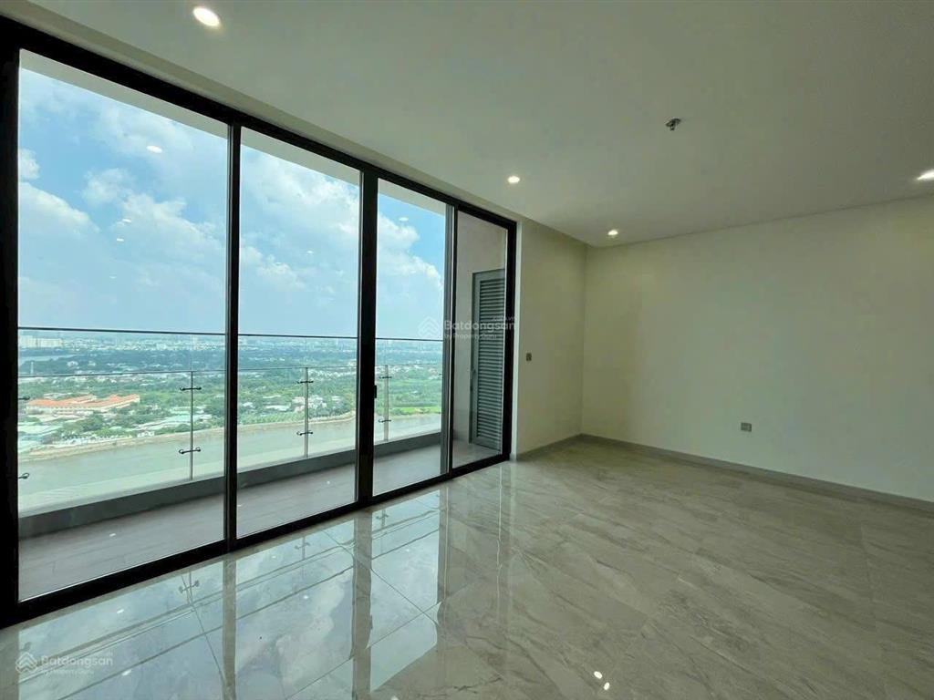 Em vân anh có hàng suất nội bộ cđt giá chỉ 2.830tỷ/căn tầng cao view đẹp.  0799 587 ***
