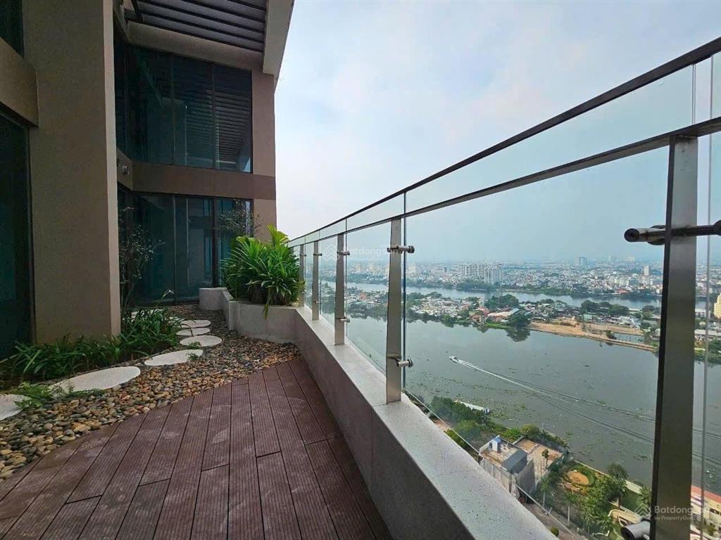 Em vân anh có hàng suất nội bộ cđt giá chỉ 2.830tỷ/căn tầng cao view đẹp.  0799 587 ***