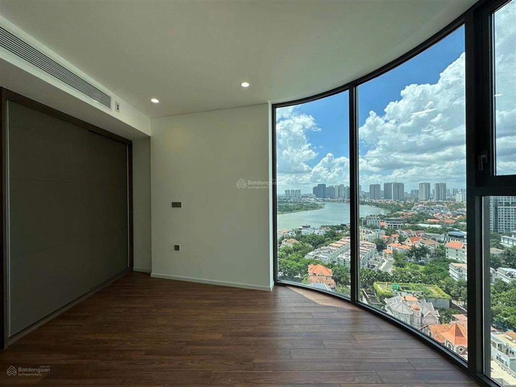 Em vân anh có hàng suất nội bộ cđt giá chỉ 2.830tỷ/căn tầng cao view đẹp.  0799 587 ***