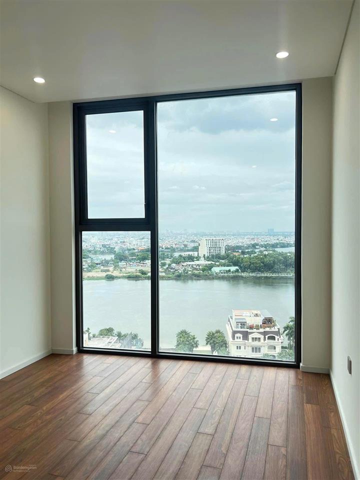 Em vân anh có hàng suất nội bộ cđt giá chỉ 2.830tỷ/căn tầng cao view đẹp.  0799 587 ***
