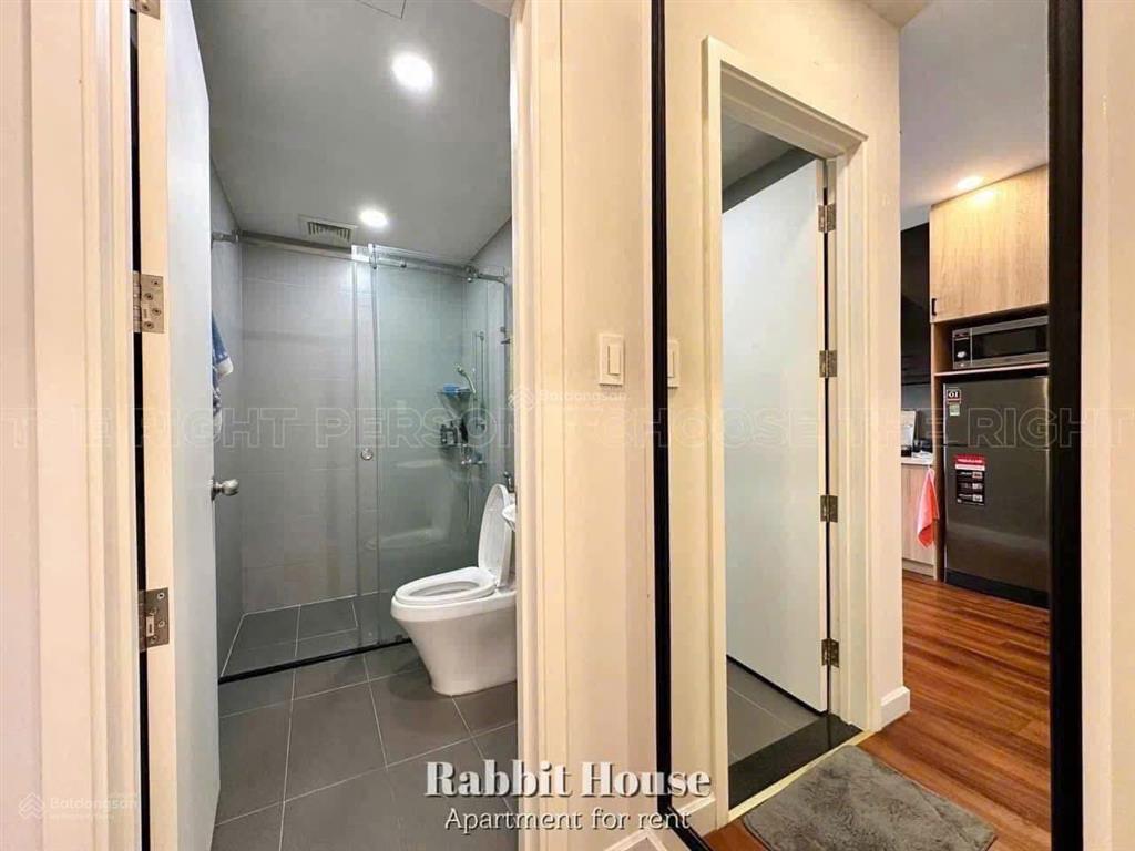 Căn hộ 2pn/1pn cao cấp gần vc dân chủ, quận 3