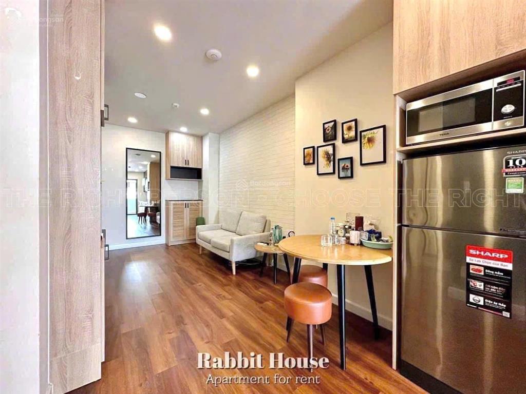 Căn hộ 2pn/1pn cao cấp gần vc dân chủ, quận 3