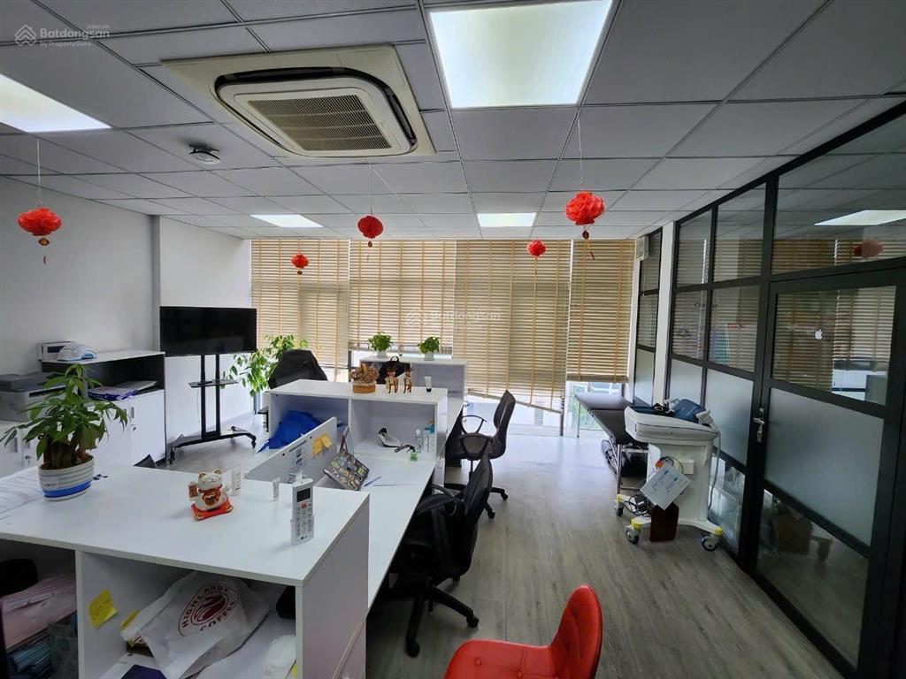 Cho thuê nhà nguyên căn đường sư vạn hạnh, phường 12, quận 10! (1000m2) h + t + 6l (120 triệu)