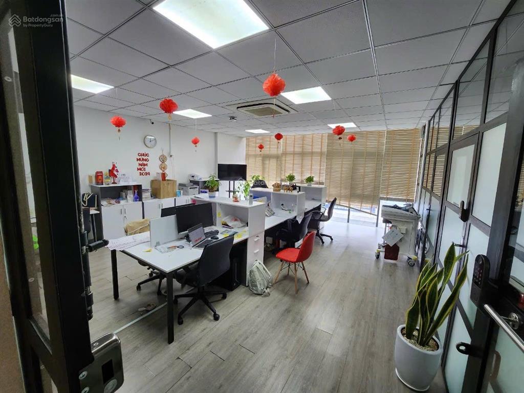 Cho thuê nhà nguyên căn đường sư vạn hạnh, phường 12, quận 10! (1000m2) h + t + 6l (120 triệu)