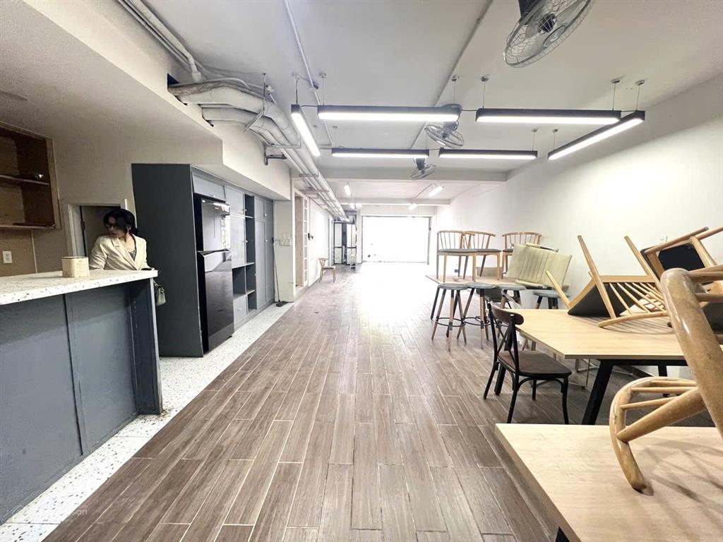 Cho thuê nhà! đường ba tháng hai, phường 10, quận 10! (7x25m)