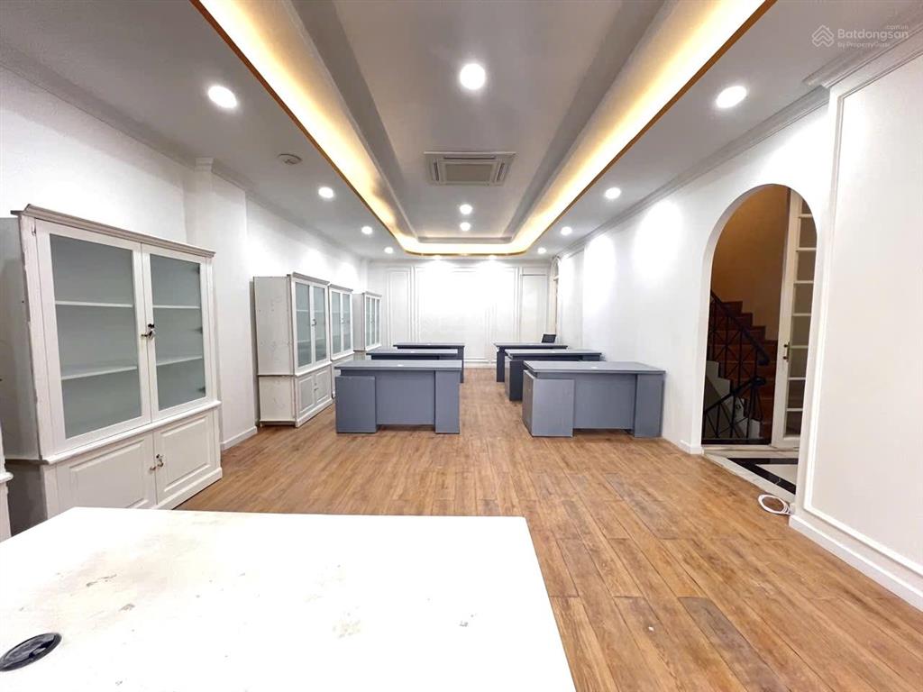 Cho thuê nhà! đường ba tháng hai, phường 10, quận 10! (7x25m)