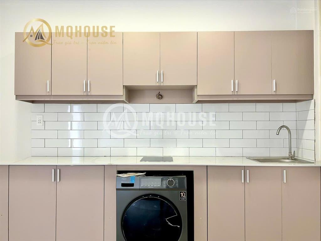 Cho thuê căn hộ 2 phòng ngủ mới 100% có ban công  dt 70m2  full nội thất ngay cầu bông