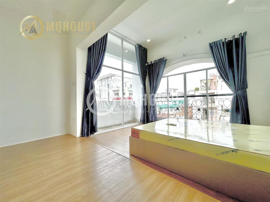 Cho thuê căn hộ 2 phòng ngủ mới 100% có ban công  dt 70m2  full nội thất ngay cầu bông