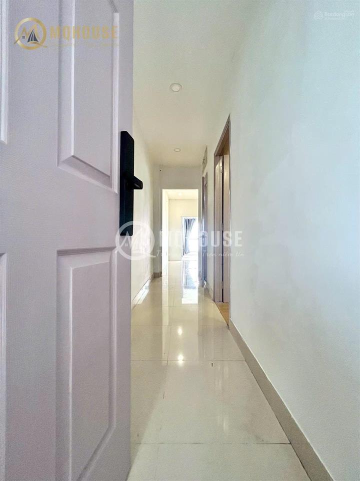 Cho thuê căn hộ 2 phòng ngủ mới 100% có ban công  dt 70m2  full nội thất ngay cầu bông
