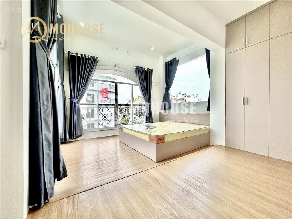 Cho thuê căn hộ 2 phòng ngủ mới 100% có ban công  dt 70m2  full nội thất ngay cầu bông