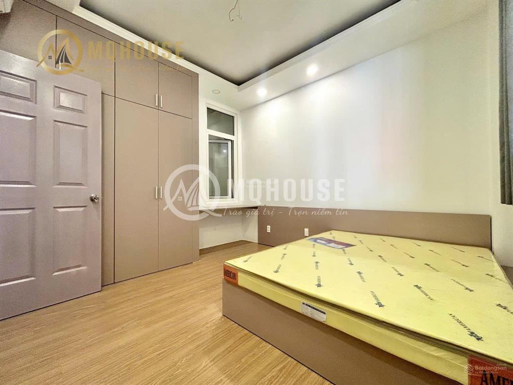 Cho thuê căn hộ 2 phòng ngủ mới 100% có ban công  dt 70m2  full nội thất ngay cầu bông