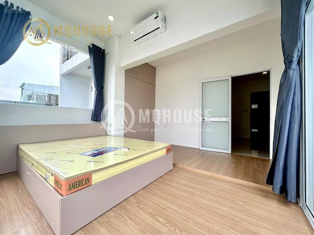 Cho thuê căn hộ 2 phòng ngủ mới 100% có ban công  dt 70m2  full nội thất ngay cầu bông