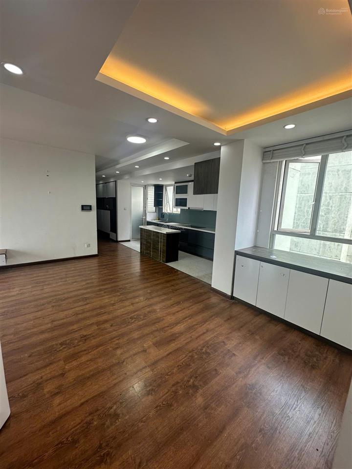 Tìm mua căn hộ 3pn (117m2), slot xe, hướng đn  với 8.5 tỷ (có thương lượng)