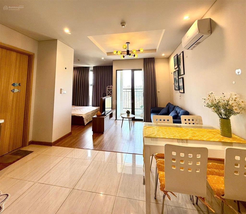 Chính chủ cần tiền bán ngay căn studio tầng cao, full nội thất ngay trung tâm bãi cháy giá chỉ 1,3x