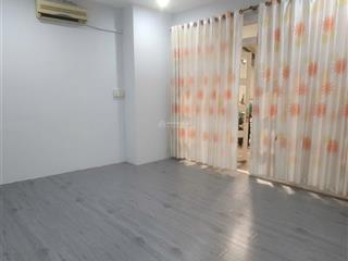 Nhà 1/ sát mặt tiền đường cmt8, p10, q3. dt đất 70m2