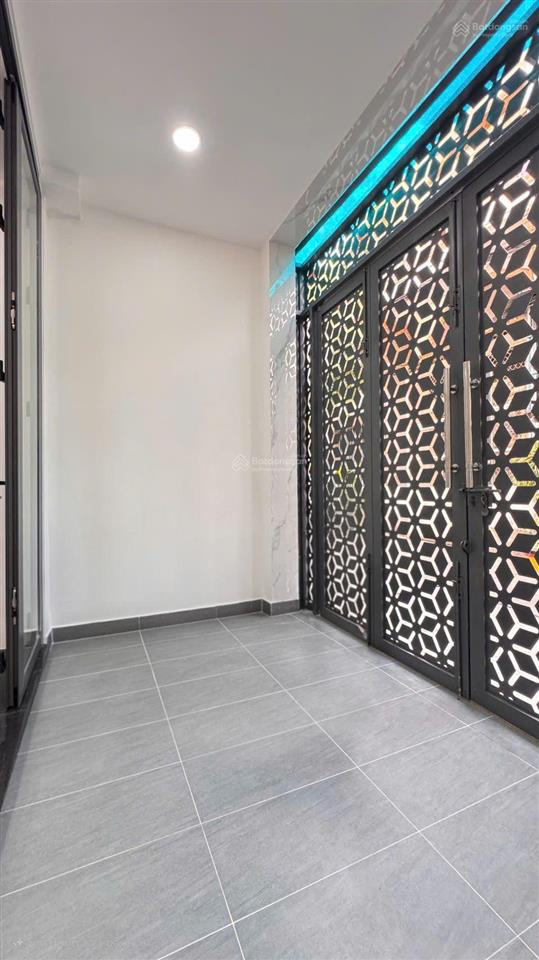 Nhà nở hậu 4,55m dài 10m đúc 3 tầng đường bến phú lâm