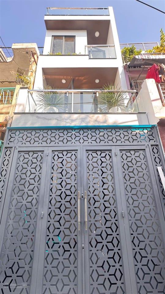 Nhà nở hậu 4,55m dài 10m đúc 3 tầng đường bến phú lâm