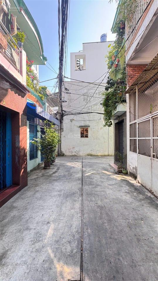 Nhà nở hậu 4,55m dài 10m đúc 3 tầng đường bến phú lâm