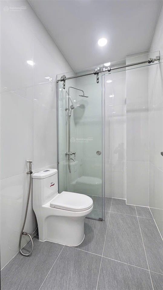 Nhà nở hậu 4,55m dài 10m đúc 3 tầng đường bến phú lâm