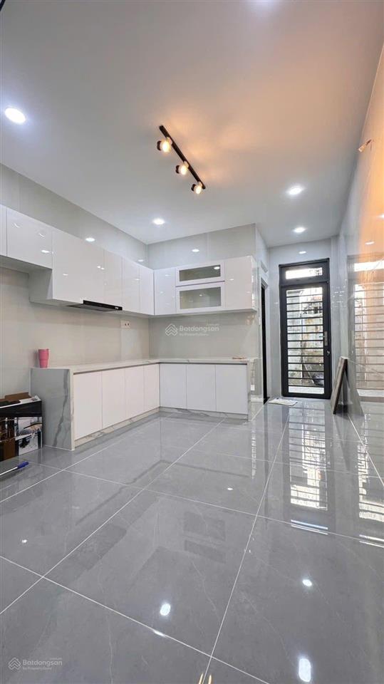 Nhà nở hậu 4,55m dài 10m đúc 3 tầng đường bến phú lâm