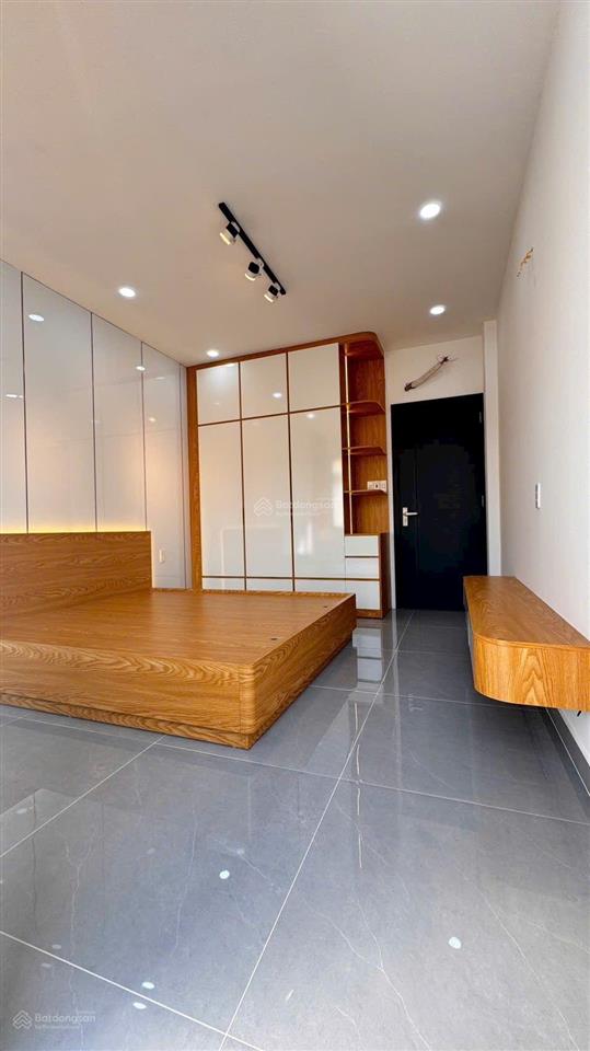 Nhà nở hậu 4,55m dài 10m đúc 3 tầng đường bến phú lâm