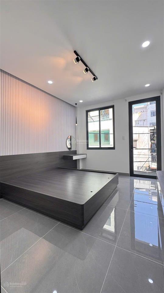 Nhà nở hậu 4,55m dài 10m đúc 3 tầng đường bến phú lâm