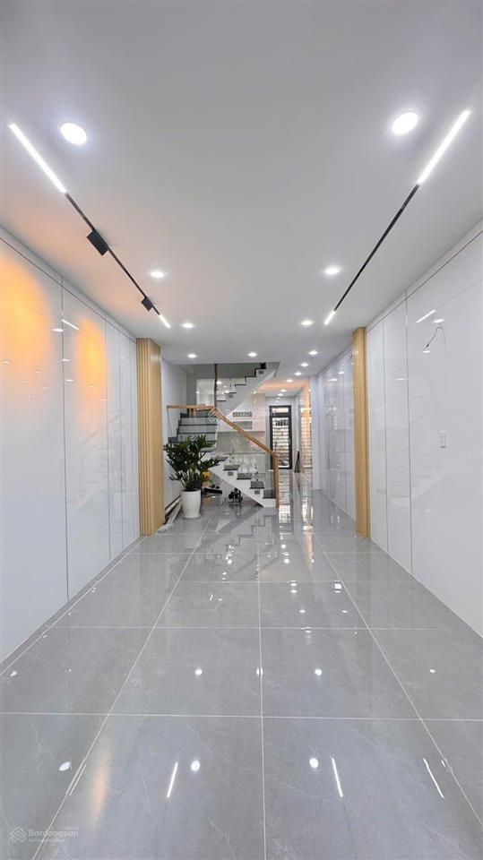 Nhà nở hậu 4,55m dài 10m đúc 3 tầng đường bến phú lâm