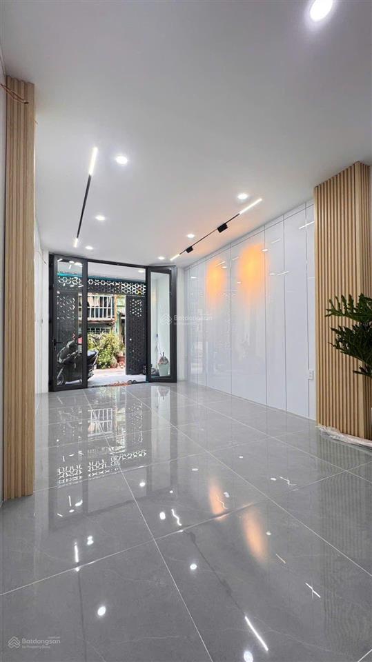 Nhà nở hậu 4,55m dài 10m đúc 3 tầng đường bến phú lâm