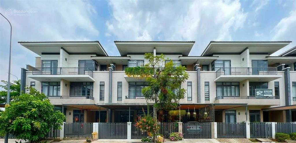 Tôi cần bán gấp biệt thự lavila kdc ven sông (sổ hồng) nhà 3 tầng giá 11 tỷ 800tr,  0909 904 ***