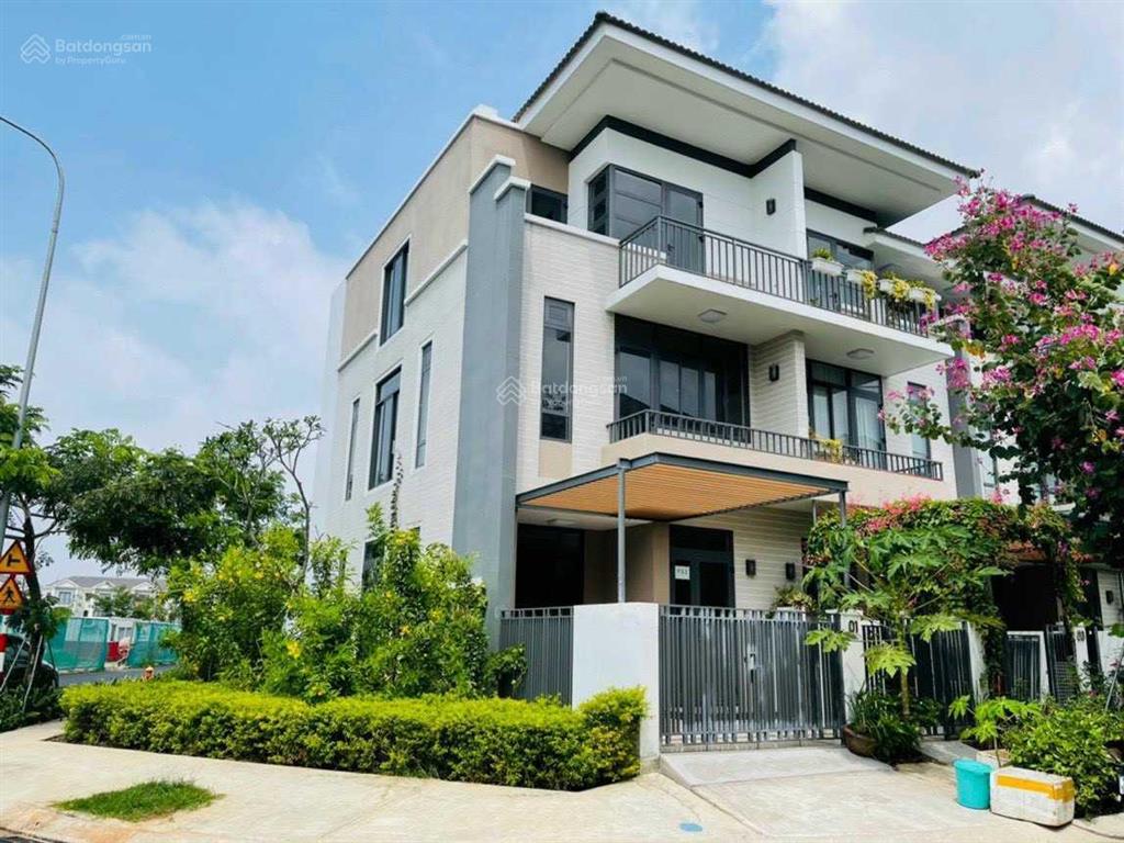 Tôi cần bán gấp biệt thự lavila kdc ven sông (sổ hồng) nhà 3 tầng giá 11 tỷ 800tr,  0909 904 ***