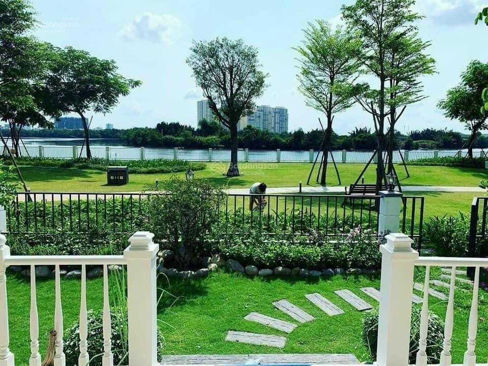 Bán gấp nhà phố nine south kdc ven sông giá 16 tỷ 800tr,  0909 904 ***