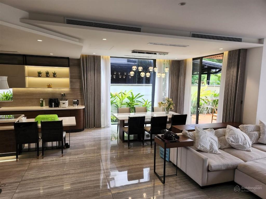 Gia đình cần bán gấp biệt thự ninesouth (kdc  ven sông) sổ hồng (giá 16 tỷ 800tr)  0909 904 ***.