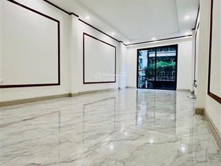 Cạnh công viên cầu giấy 58m, 7 tầng, thông sàn, thang máy, gara ô tô, kd, mới đẹp.