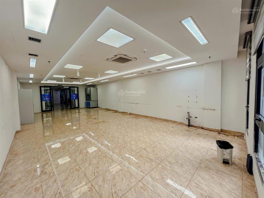 Cầu giấy, ô tô tránh, đỗ, vỉa hè, 7 tầng thang máy, kinh doanh, 80m, 29 tỷ.