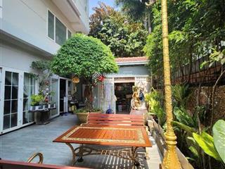 Bán gấp biệt thự trần não khu compound hoa hồng. dt 10x30m cn 300 m2. giá ~193tr/m2 (giá tốt rồi)