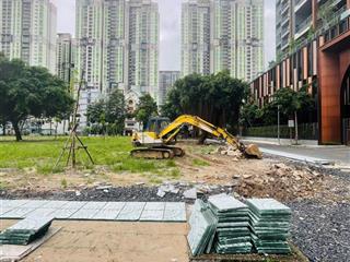 Lô duy nhất huy hoàng có giá 200 tr/m2 đối diện công viên, sổ hồng riêng dt 7,75m x 20m