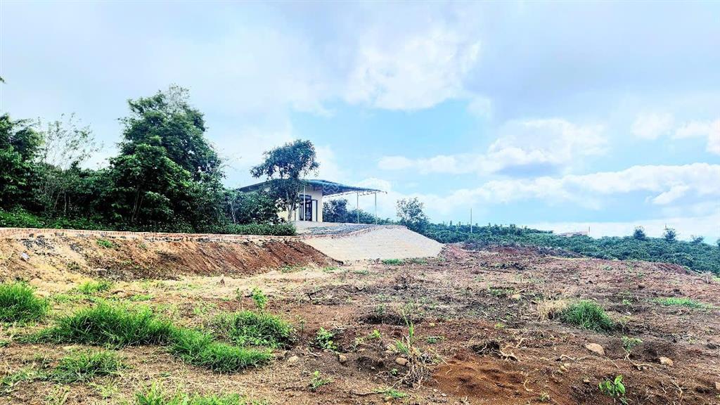 Cần bán mảnh vườn 9.734m2, view đỉnh cao, có đất ở, có nhà đẹp, đã hoàn thiện hạ tầng, rào, cổng