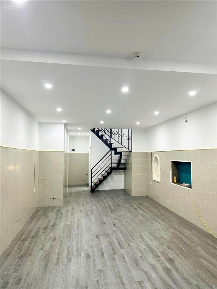 Bán gấp shophouse 51m2 eco lake view, sổ lâu dài, vị trí đẹp, dòng tiền đều