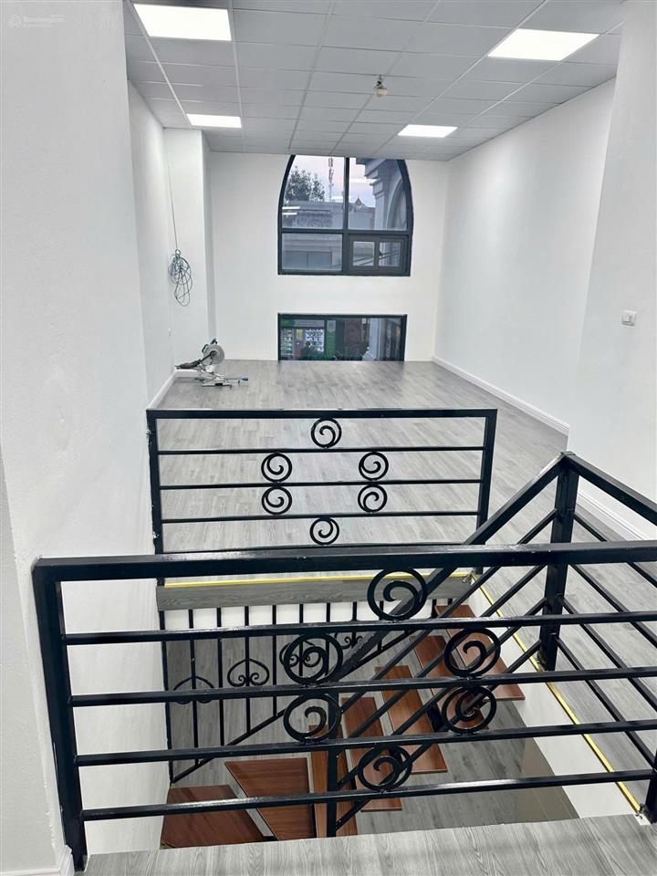 Bán gấp shophouse 51m2 eco lake view, sổ lâu dài, vị trí đẹp, dòng tiền đều