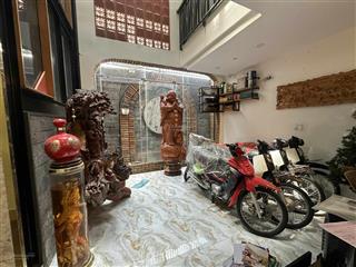 Nhà đẹp như biệt thự có thang máy  ngang 8m 4 tầng 96m2 gần cầu nguyễn văn cừ giáp q1 giá cực tốt